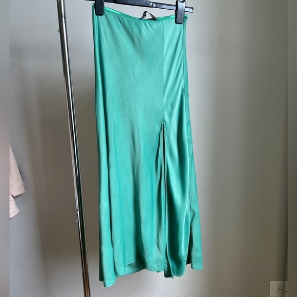 Zara Light Green Skirt with Front Cut in XS - Picture 7 of 10